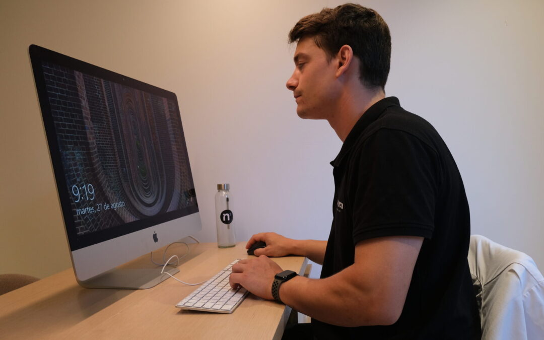 Cómo Prevenir y Tratar los Dolores Cervicales en Trabajos de Oficina